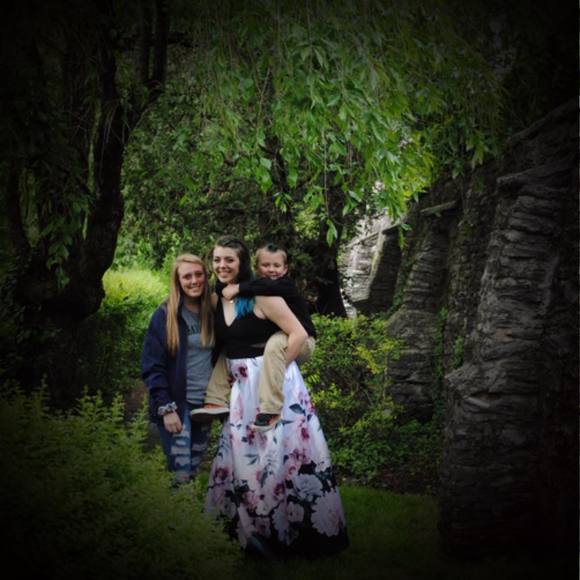 Meet your Posher, Jenn - Picture 1 of 1